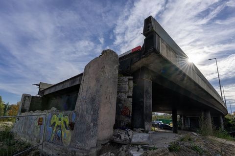 Im Zuge des Neubaus der Ringbahnbrücke im Berliner Westen kommt es von Donnerstagabend bis Montagmorgen zu Verkehrseinschränkung