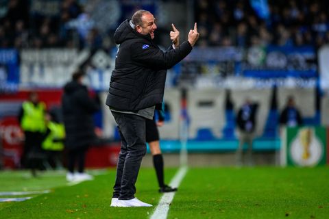 Erlebte einen emotionalen Pokal-Abend: Heidenheims Trainer Frank Schmidt. Foto: Tom Weller/dpa