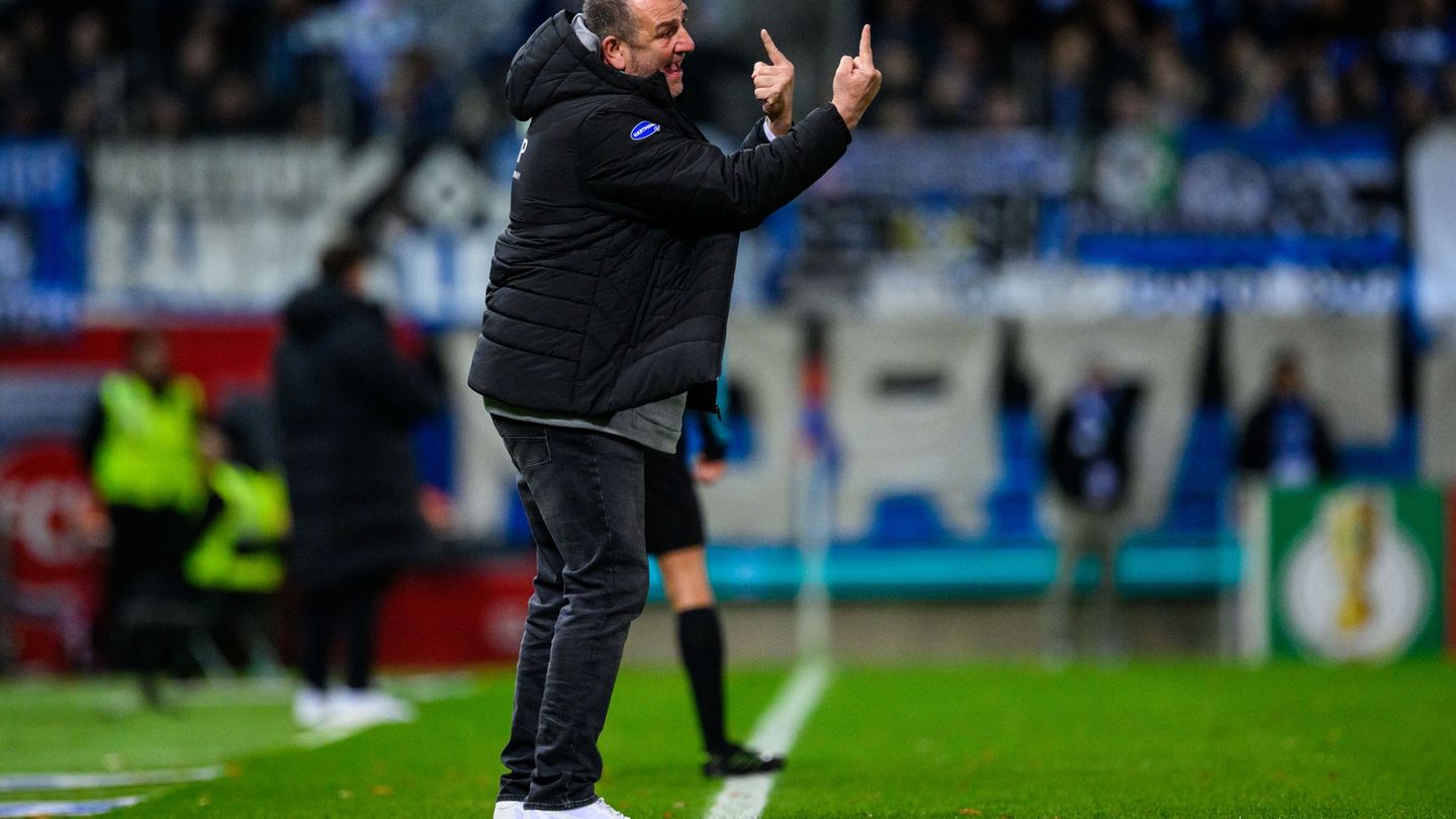 Erlebte einen emotionalen Pokal-Abend: Heidenheims Trainer Frank Schmidt. Foto: Tom Weller/dpa Erlebte einen emotionalen Pokal-Abend: Heidenheims Trainer Frank Schmidt. Foto: Tom Weller/dpa