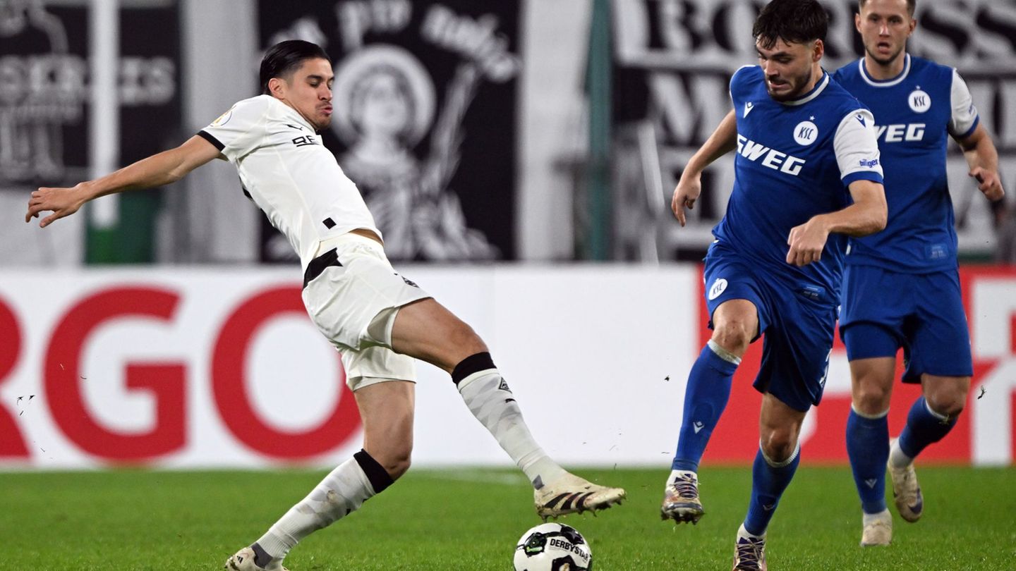 Karlsruhes Lilian Egloff (M.) musste im Pokal angeschlagen ausgewechselt werden. Foto: Federico Gambarini/dpa Karlsruhes Lilian Egloff (M.) musste im Pokal angeschlagen ausgewechselt werden. Foto: Federico Gambarini/dpa