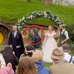 Paar feiert Hochzeit im Auenland – unerwarteter Gast sorgt für Überraschung Paar feiert Hochzeit im Auenland