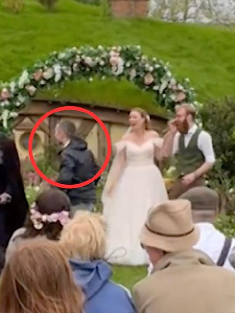 Paar feiert Hochzeit im Auenland