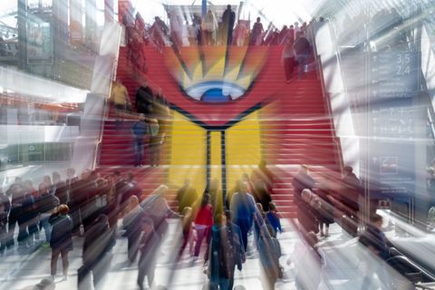 Am ersten Messetag wird der renommierte Preis der Leipziger Buchmesse im kommenden Jahr vergeben. Das Interesse der Verlage dara