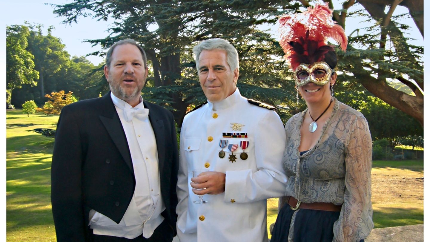 Harvey Weinstein, Jeffrey Epstein and Ghislaine Maxwell at Beatrices 18th birthday party in Windsor Castle Harvey Weinstein, Jeffrey Epstein and Ghislaine Maxwell at Beatrices 18th birthday party in Windsor Castle