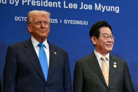 Präsidenten Lee und Trump (l.) im südkoreanischen Gyeongju