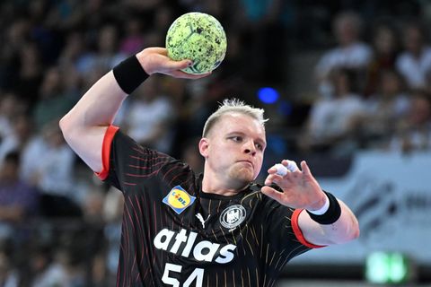 Justus Fischer fällt für die Länderspiele der DHB-Auswahl gegen Island aus. (Archivbild) Foto: Bernd Weißbrod/dpa