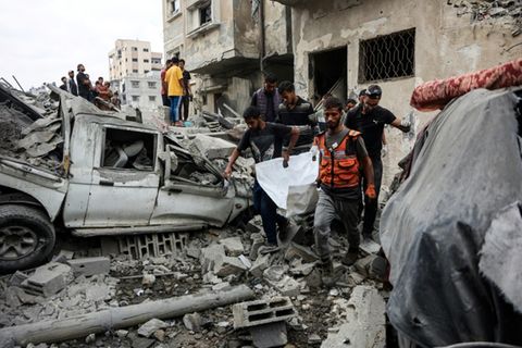 Palästinenser im Gazastreifen nach israelischen Angriffen