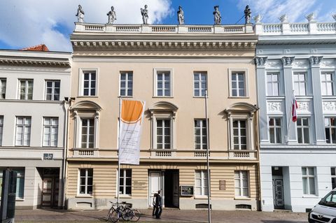 Ab dem 2. November hat auch die Öffentlichkeit wieder Zutritt in das Gebäude. (Archivbild) Foto: Markus Scholz/dpa