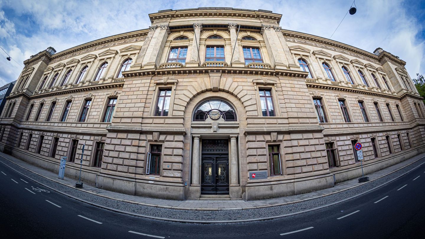 Bis in den Dezember soll zunächst in dem Fall verhandelt werden. (Symbolbild) Foto: Moritz Frankenberg/dpa