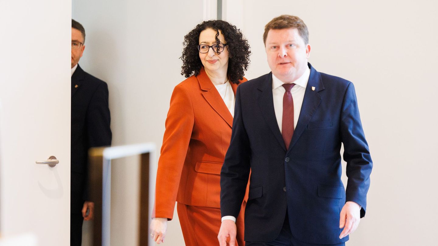 Etliche Stunden lang hat Lamia Messari-Becker im Februar im Untersuchungsausschuss zu ihrer Entlassung als Staatssekretärin ausg Etliche Stunden lang hat Lamia Messari-Becker im Februar im Untersuchungsausschuss zu ihrer Entlassung als Staatssekretärin ausg