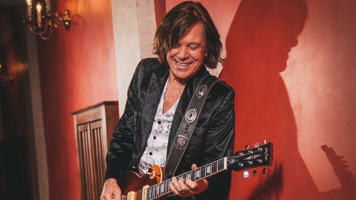 Jürgen Drews hatte für sein neues Album noch ein paar Songs "rumliegen". Jürgen Drews hatte für sein neues Album noch ein paar Songs "rumliegen".