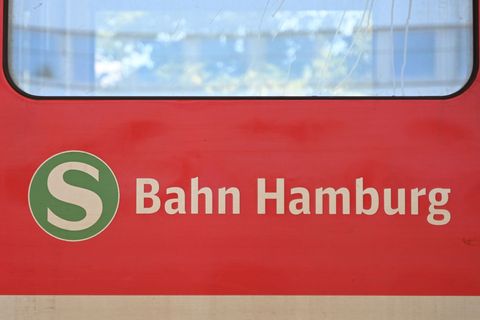 Künftig sind Züge der Hamburger S-Bahn als S7 unterwegs. (Archivbild) Foto: David Hammersen/dpa