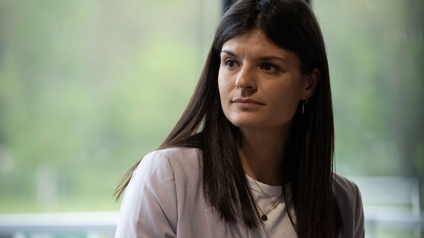 Katharina Kiel bleibt bis 2029 bei Eintracht Frankfurt und arbeitet künftig als Direktorin Frauenfußball für den Verein. Foto: A Katharina Kiel bleibt bis 2029 bei Eintracht Frankfurt und arbeitet künftig als Direktorin Frauenfußball für den Verein. Foto: A