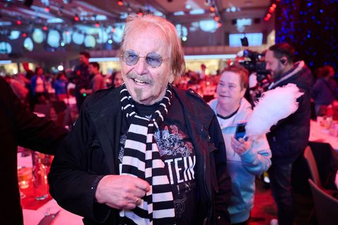 Frank Zander hat durch die Vogelgrippe Gans Erna verloren. Foto: Annette Riedl/dpa