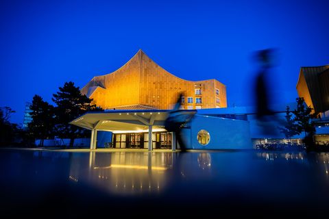 Star-Violinistin Hilary Hahn hat mehrere Konzerte in Berlin abgesagt. (Archivbild) Foto: Christoph Soeder/dpa