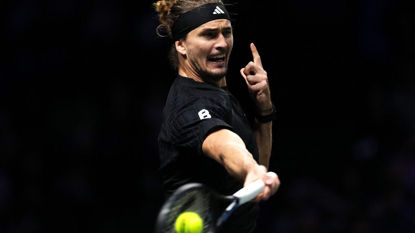 Alexander Zverev tat sich in seinem Auftaktmatch in Paris schwer. Foto: Dimitar Dilkoff/AFP/dpa Alexander Zverev tat sich in seinem Auftaktmatch in Paris schwer. Foto: Dimitar Dilkoff/AFP/dpa