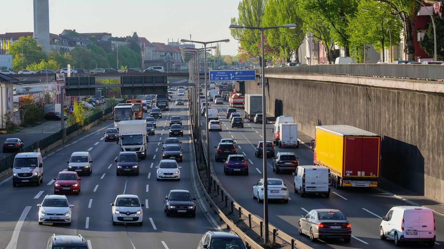 Auf der Stadtautobahn A100 gab es am Mittwoch einen Verkehrsunfall. (Archivfoto) Foto: Soeren Stache/dpa Auf der Stadtautobahn A100 gab es am Mittwoch einen Verkehrsunfall. (Archivfoto) Foto: Soeren Stache/dpa