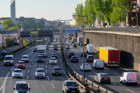 Auf der Stadtautobahn A100 gab es am Mittwoch einen Verkehrsunfall. (Archivfoto) Foto: Soeren Stache/dpa