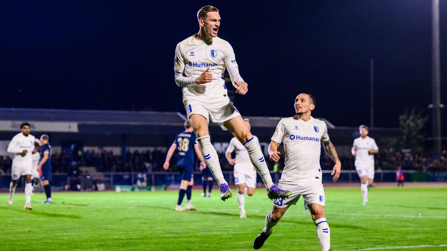 Magdeburg-Stürmer Maximilian Breunig jubelt über sein Tor zum 1:0 in Illertissen. Foto: Tom Weller/dpa