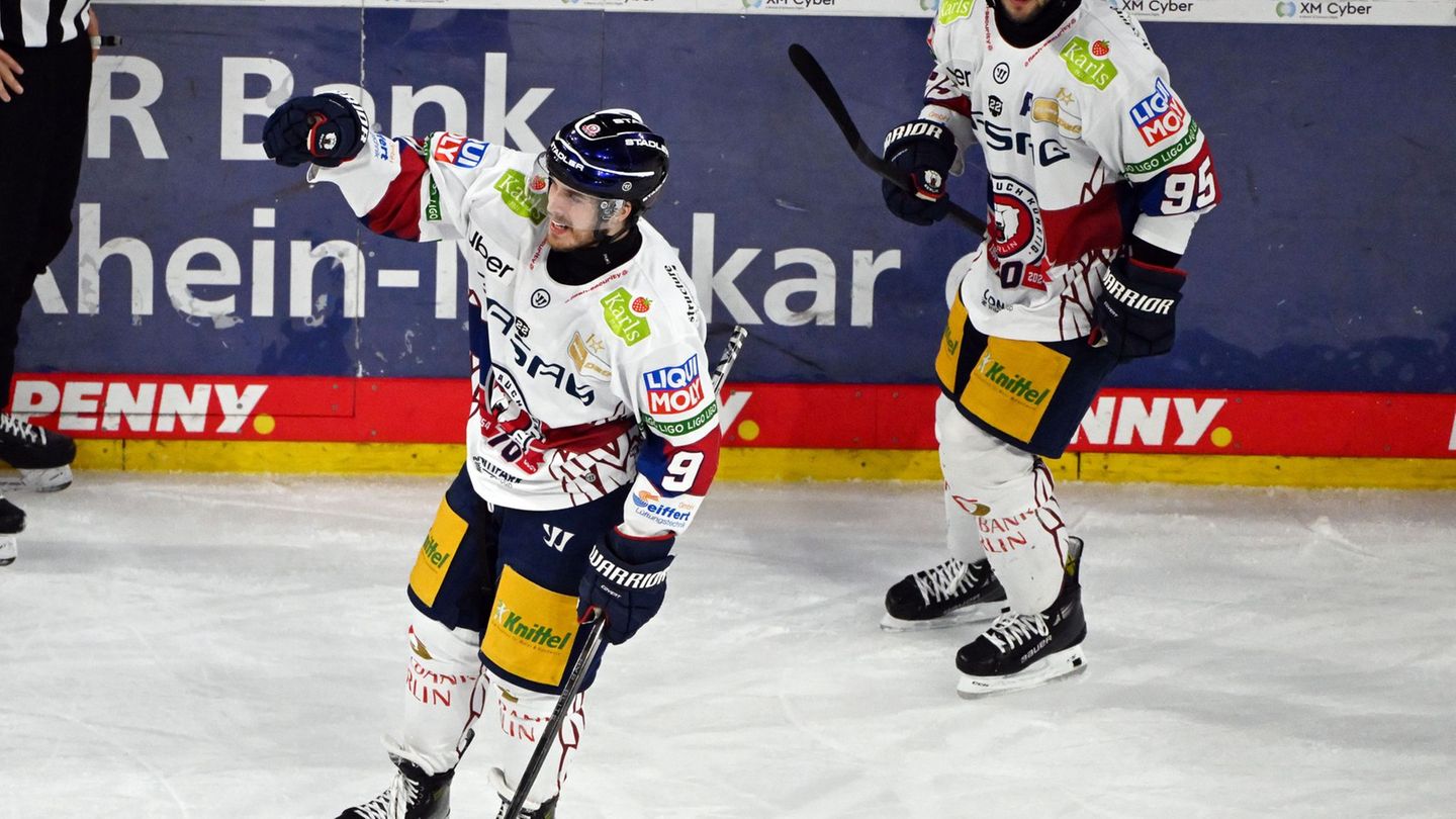 Angreifer Ty Ronning (l) erzielte den Siegtreffer der Eisbären Berlin gegen die Adler Mannheim. Foto: Uli Deck/dpa Angreifer Ty Ronning (l) erzielte den Siegtreffer der Eisbären Berlin gegen die Adler Mannheim. Foto: Uli Deck/dpa