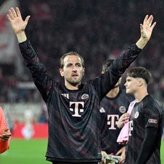 Die Spieler des FC Bayern München feiern im DFB-Pokal