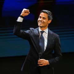 Der Spitzenkandidat der Linksliberalen, Rob Jetten, ist nach ersten Prognosen der Wahlsieger in den Niederlanden. Foto: Peter De