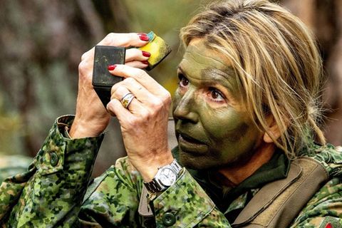 Königin Máxima bei der Übung der Militärpolizei. Königin Máxima bei der Übung der Militärpolizei.