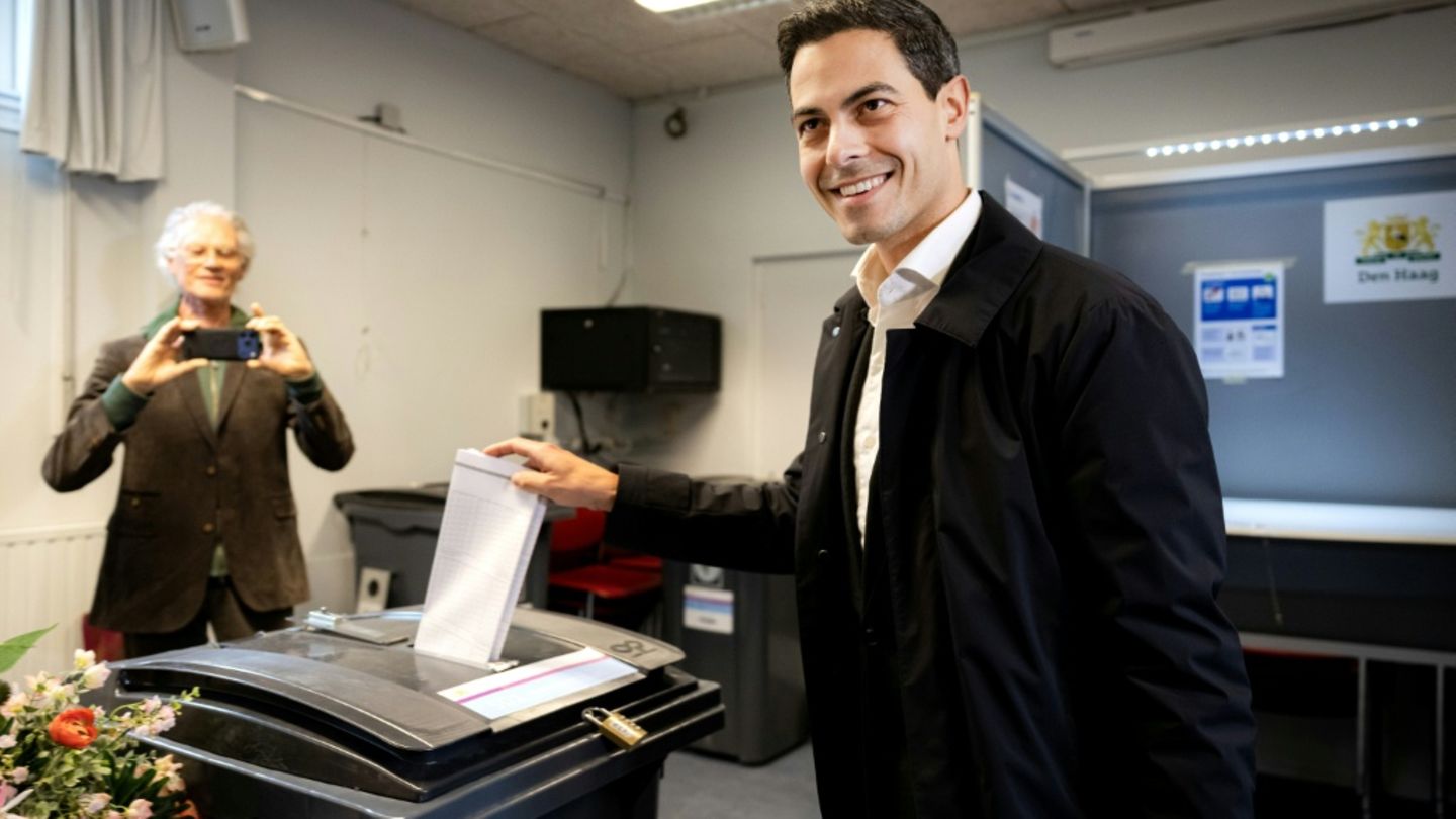 D66-Chef Rob Jetten bei der Stimmabgabe D66-Chef Rob Jetten bei der Stimmabgabe