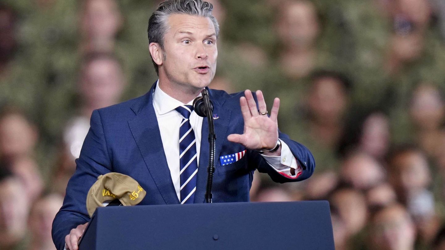 Verkündet schon wieder einen tödlichen US-Angriff auf ein Boot im Pazifik - Pentagon-Chef Hegseth. Foto: ---/kyodo/dpa