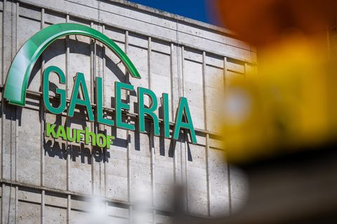 Hinter der Warenhauskette liegen schwierige Jahre. Im Sommer 2024 war das vorerst letzte Insolvenzverfahren aufgehoben worden. F Hinter der Warenhauskette liegen schwierige Jahre. Im Sommer 2024 war das vorerst letzte Insolvenzverfahren aufgehoben worden. F