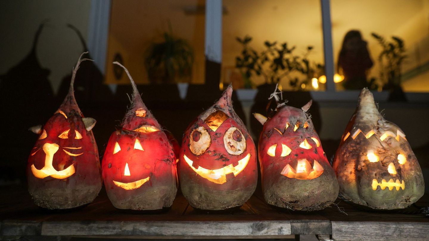 Der Brauch der Rübengeister - ausgehöhlte Rüben, denen Gesichter eingeschnitzt werden - ist schon sehr alt. (Archivbild) Foto: T