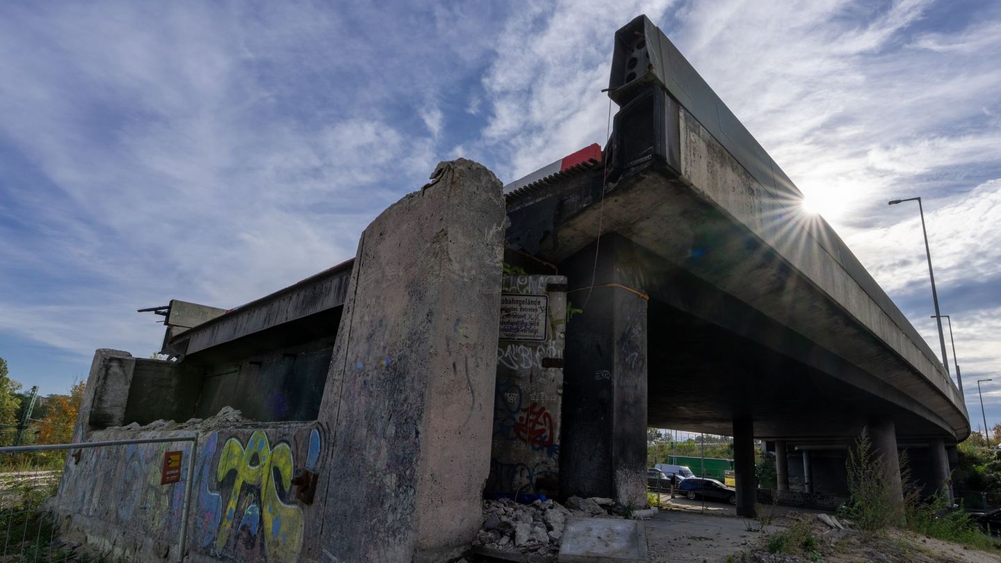 Im Zuge des Neubaus der Ringbahnbrücke im Berliner Westen kommt es von Donnerstagabend bis Montagmorgen zu Verkehrseinschränkung