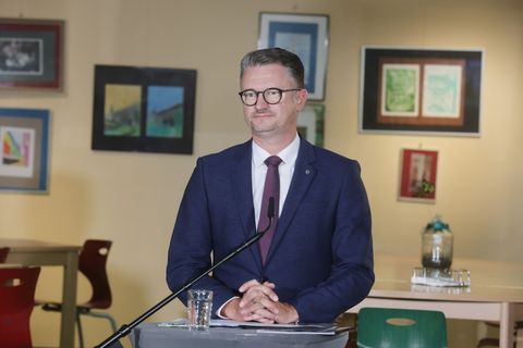 Thüringens Bildungsminister Christian Tischner (CDU) rechnet mit rund 60 Millionen Euro vom Bund für eine Neuauflage des Digital