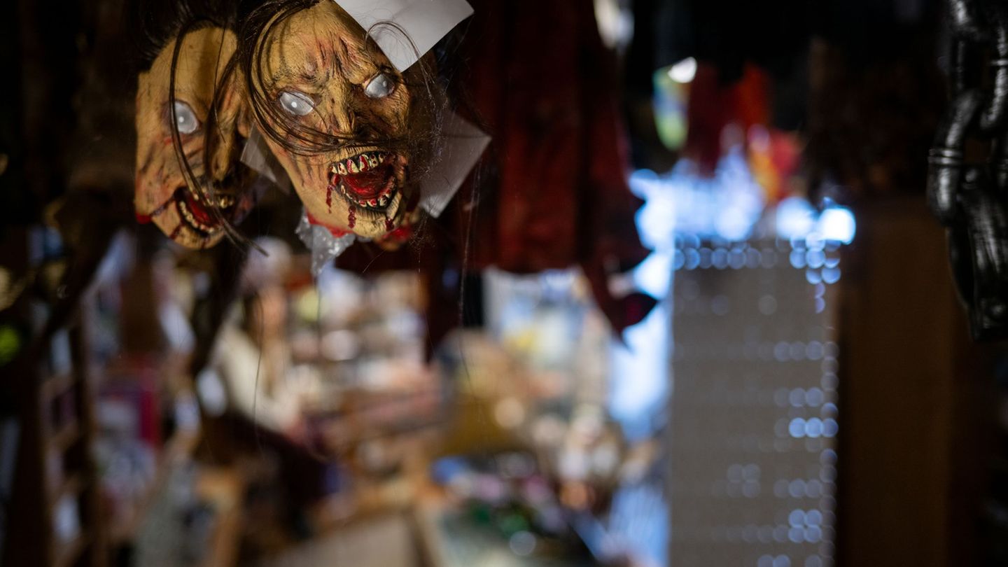 Die Berliner Polizei ist auch in diesem Jahr zu Halloween verstärkt in der Stadt unterwegs. (Symbolbild) Foto: Sebastian Gollnow Die Berliner Polizei ist auch in diesem Jahr zu Halloween verstärkt in der Stadt unterwegs. (Symbolbild) Foto: Sebastian Gollnow