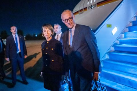 Bundeskanzler Merz ist in der Türkei eingetroffen. Foto: Michael Kappeler/dpa