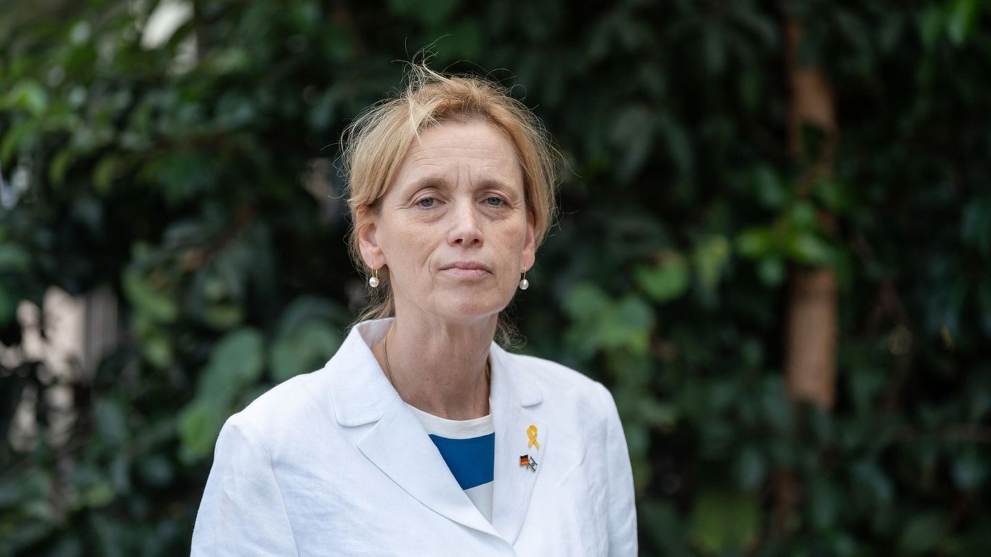 Bildungsministerin Karin Prien stellt sich gegen die Forderung mehrerer Staaten, Israel vom Eurovision Song Contest (ESC) auszus Bildungsministerin Karin Prien stellt sich gegen die Forderung mehrerer Staaten, Israel vom Eurovision Song Contest (ESC) auszus