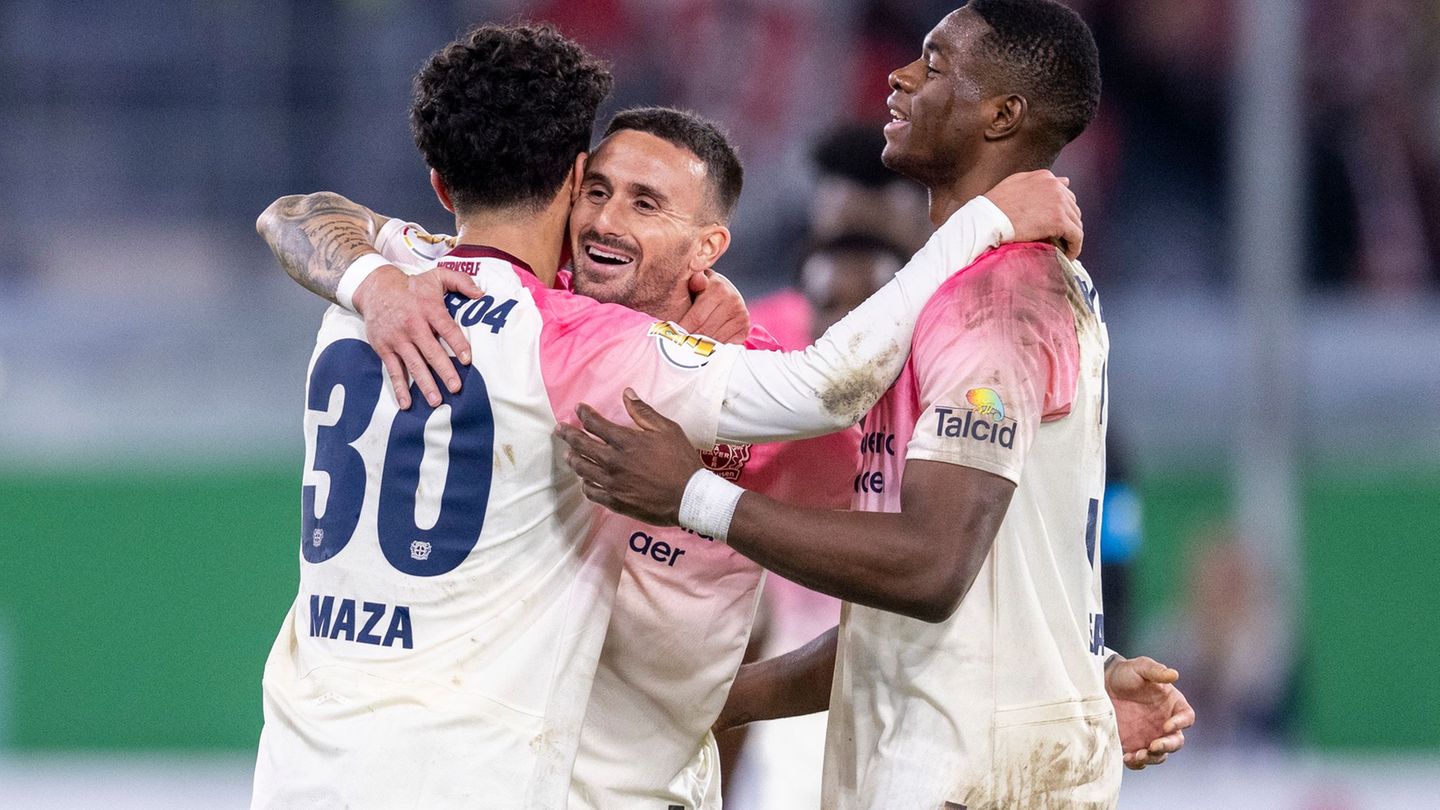 Steht nach hartem Kampf und Verlängerung im Pokal-Achtelfinale: Bayer Leverksuen. Foto: David Inderlied/dpa Steht nach hartem Kampf und Verlängerung im Pokal-Achtelfinale: Bayer Leverksuen. Foto: David Inderlied/dpa