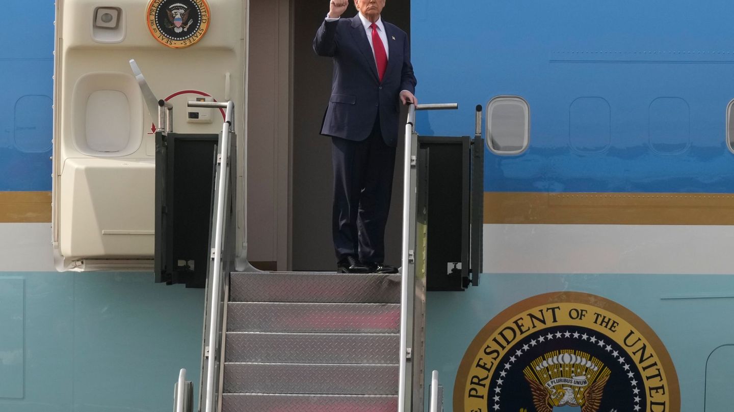 Trump verkündete eine Einigung bei seltenen Erden. Foto: Mark Schiefelbein/AP/dpa