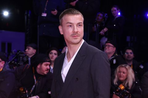 Es scheint, als spiele Albrecht Schuch die Romanfigur nicht, sondern habe sich in sie verwandelt. (Archivbild) Foto: Gerald Matz