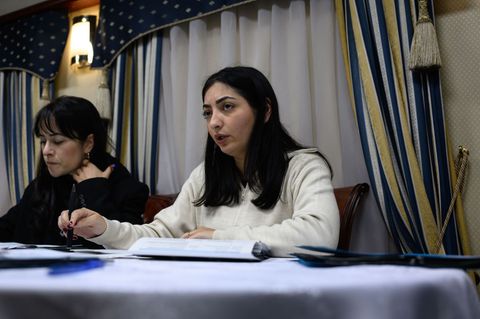 Reem Alabali Radovan (SPD, r), Bundesministerin für wirtschaftliche Zusammenarbeit und Entwicklung, und Pressesprecherin Aline A Reem Alabali Radovan (SPD, r), Bundesministerin für wirtschaftliche Zusammenarbeit und Entwicklung, und Pressesprecherin Aline A