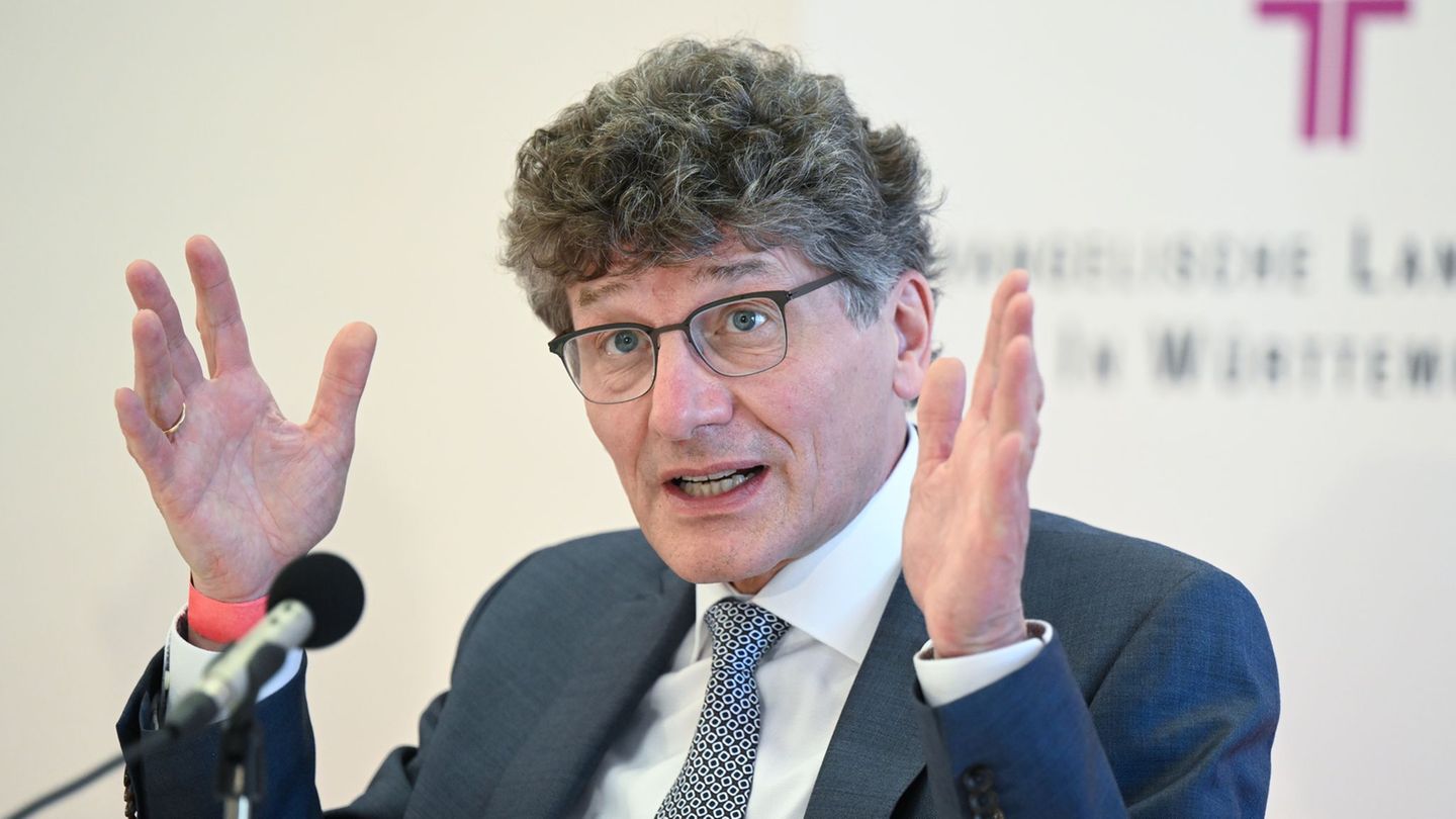 Gohl ist seit 2022 Landesbischof. (Archivbild) Foto: Bernd Weißbrod/dpa