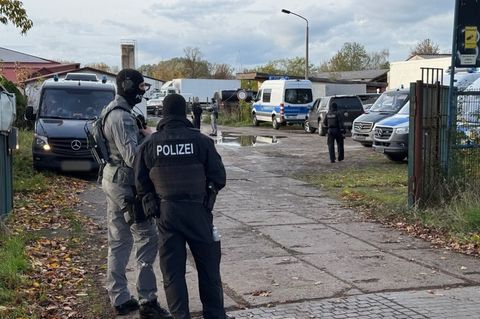 Polizei und Zollfahndung haben dort ein großes Drogenlabor ausgehoben. Foto: Julian Stähle/dpa