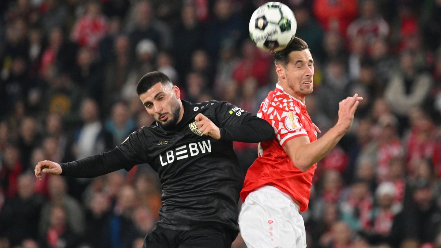 Schenkten sich nichts: Deniz Undav und Dominik Kohr im Luftduell. Foto: Torsten Silz/dpa