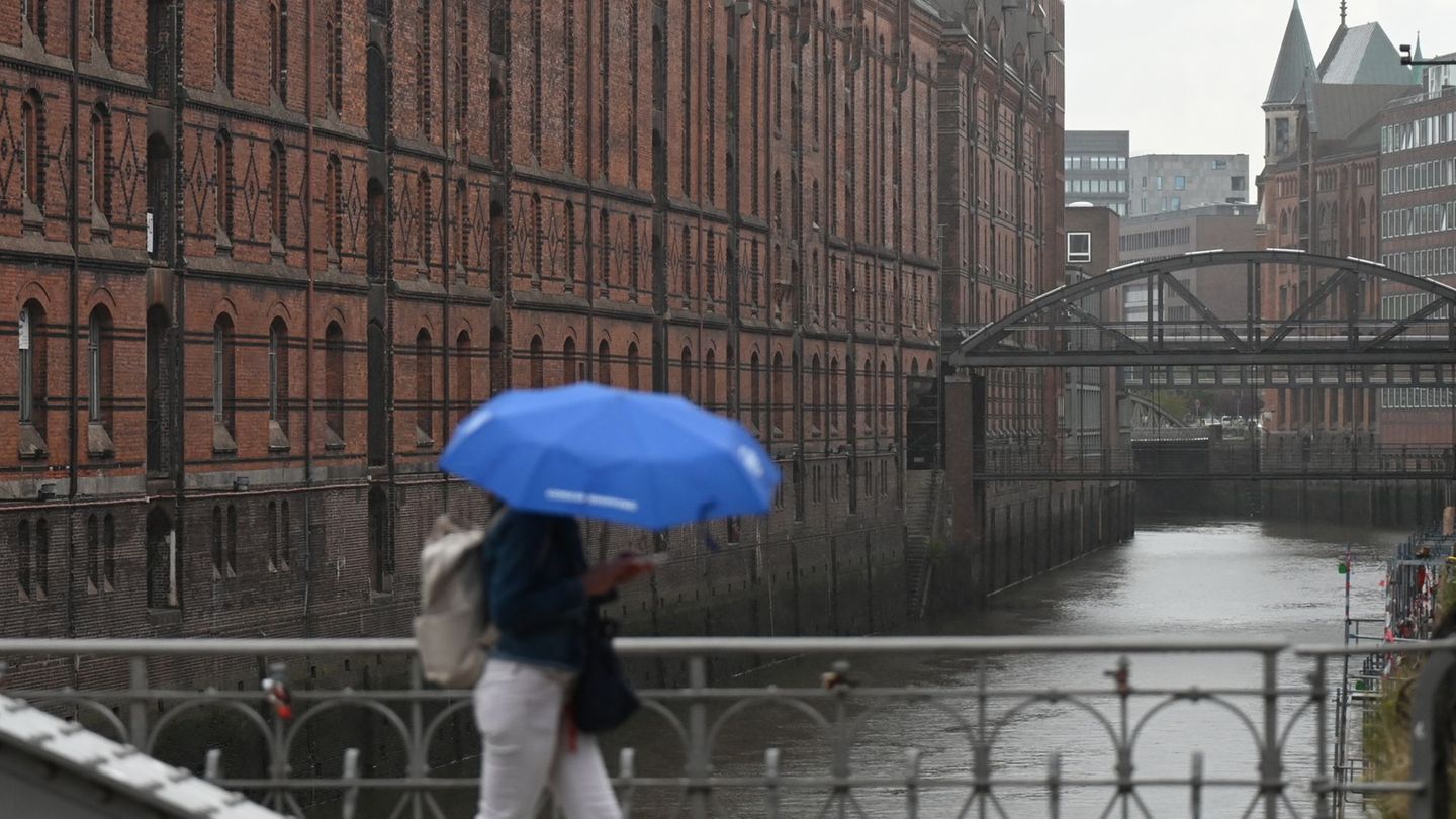 Der Donnerstag in Norddeutschland bleibt regnerisch, bevor der Freitag wieder vergleichsweise freundlich werden soll. (Archivbil Der Donnerstag in Norddeutschland bleibt regnerisch, bevor der Freitag wieder vergleichsweise freundlich werden soll. (Archivbil