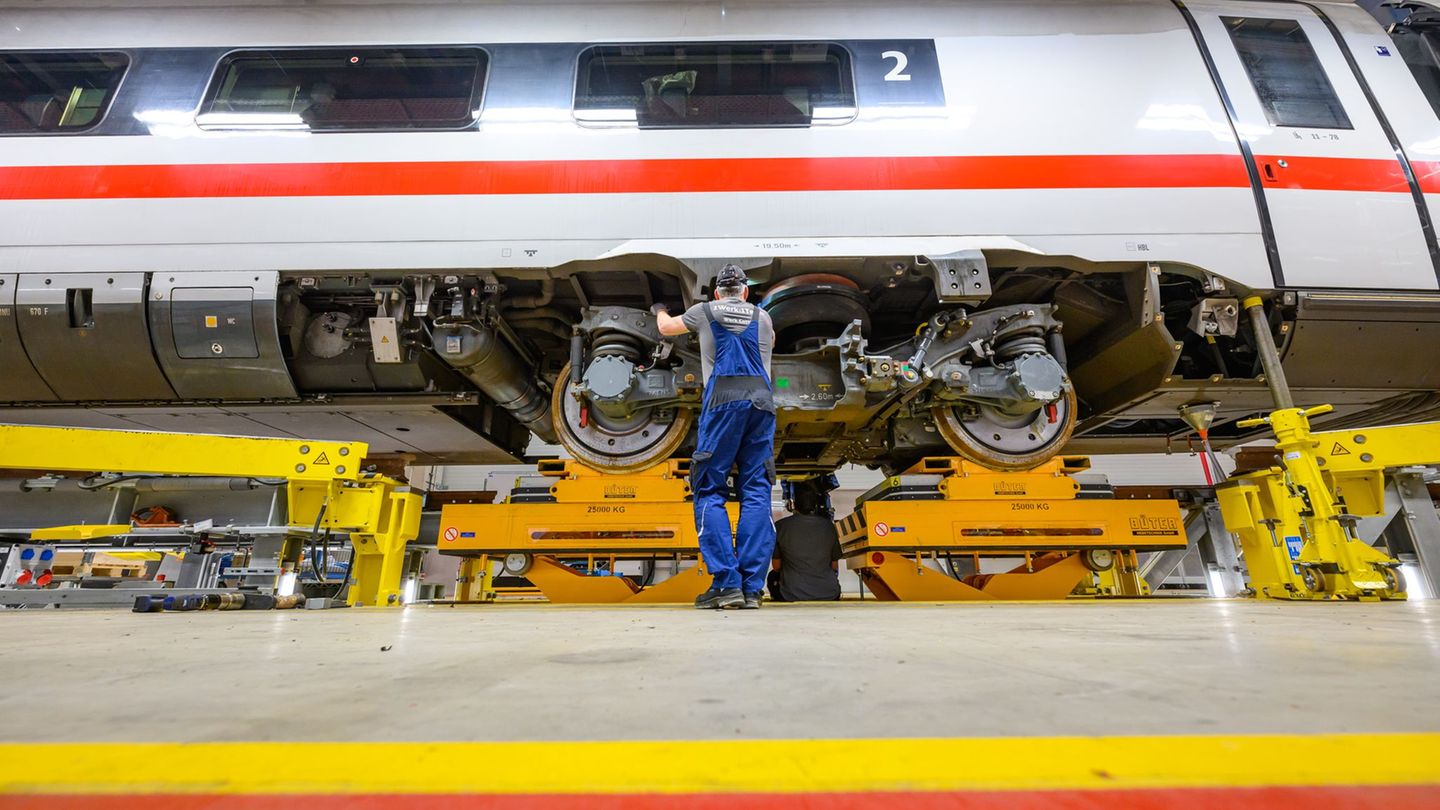 Das ICE-Werk in Cottbus soll auch von der Ausbildungswerkstatt profitieren. (Archivbild) Foto: Patrick Pleul/dpa Das ICE-Werk in Cottbus soll auch von der Ausbildungswerkstatt profitieren. (Archivbild) Foto: Patrick Pleul/dpa