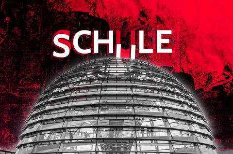 Die Kuppel des Bundestages, dahinter sieht man das Wort "Schule" in brüchiger Schrift Die Kuppel des Bundestages, dahinter sieht man das Wort "Schule" in brüchiger Schrift