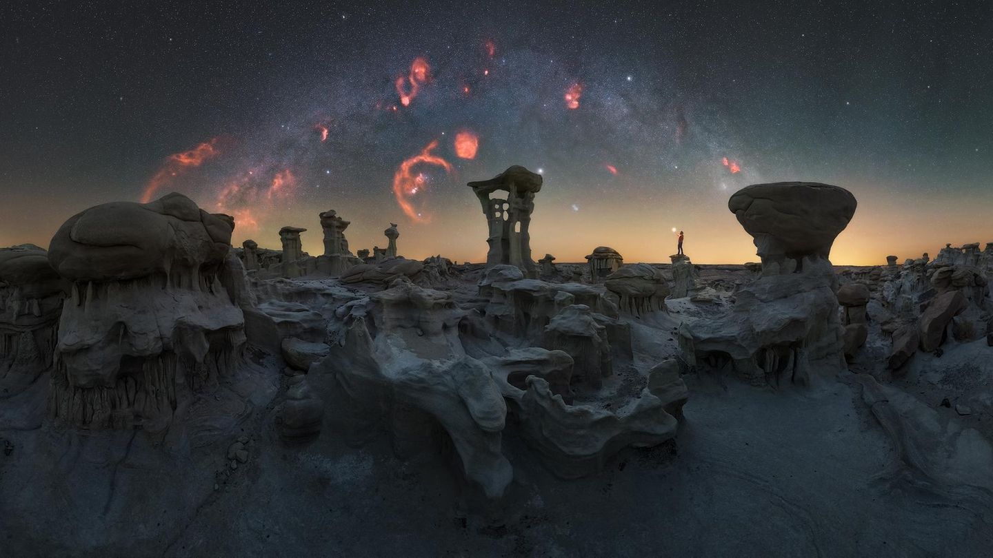 Origami aus Stein Kaum vorstellbar, dass die Cantís de Papel, die Papier-Kliffs an der kantabrischen Küste Spaniens, tatsächlich nicht von Menschenhand gefaltet wurden, sondern natürlich entstanden sind. Luis Cajetes Aufnahme gehört zu den schönsten Bildern des Wettbewerbs