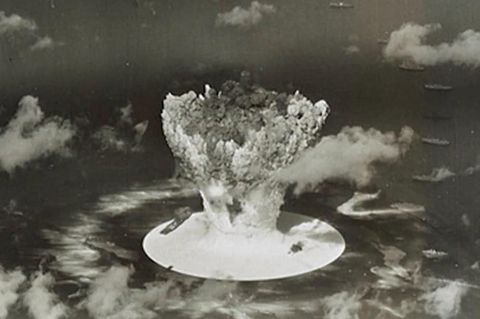 Trump auf den Stufen der Air Force One