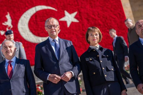 Dass Merz in Ankara von seiner Ehefrau Charlotte begleitet wird, ist ein besonderes Zeichen der Freundschaft. Foto: Michael Kapp