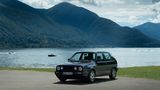 VW Golf Fire & Ice: VW Golf Fire & Ice Modell in der Natur vor einem See
